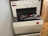 une machine qui se trouve dans le coin d'une pièce