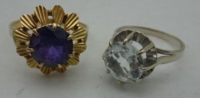 Lot de 2 Bagues en or jaune et en or blanc, ornées de pierre…