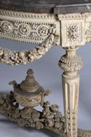 Console en bois sculpté, mouluré et laqué de forme demi-lune… (photo 3)
