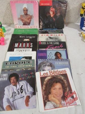 a lot of books that are on a table