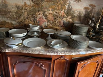RAYNAUD à LIMOGES Partie de service de table en porcelaine é…