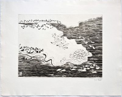 un dessin à l'encre représentant une femme surfant sur une vague avec sa planche de surf