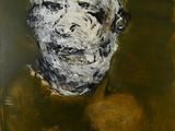 une image représentant un tableau sur lequel figure le visage d'un homme sur fond vert