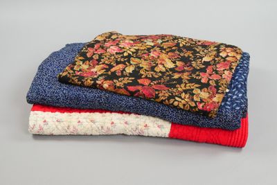 3 Boutis ou dessus de lit. 115 x 85 cm environ ; 170 x 150 c… - Photo 1