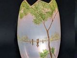 un vase sur lequel figure l'image d'un arbre