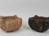 paire de bols en bois sculpté ornés de têtes de lion sur les côtés