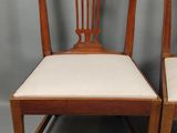paire de chaises anciennes avec dossier et assise rembourrés