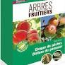une boîte de pommes et d'autres fruits posée sur une table