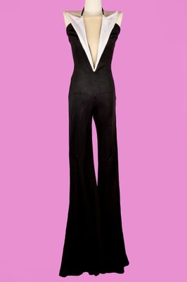 le dos d'une robe noire et blanche sur un mannequin, mannequin, mannequin, mannequin, mannequin, mannequin, mannequin, mannequin, mannequin, mannequin