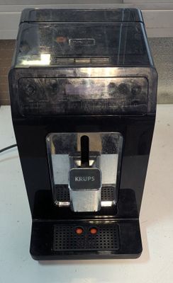 une cafetière posée sur une table