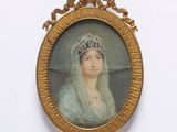 portrait d'une femme portant un voile et une tiare, dans un cadre doré