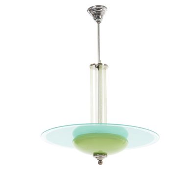un gros plan d'une lampe suspendue à un plafonnier