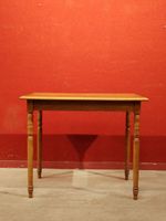 Table en chêne à pieds tournés. (photo 2)