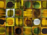 rideau de douche jaune et vert, orné de cercles et de pois