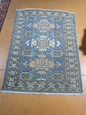 Tapis en laine noué main, orient, fond bleuté, motifs géomét…