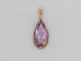 un pendentif en améthorate et or, orné d'un améthorate en forme de larme
