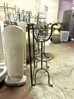 Trois piètements de table basse en fer forgé, une table et u… (photo 2)