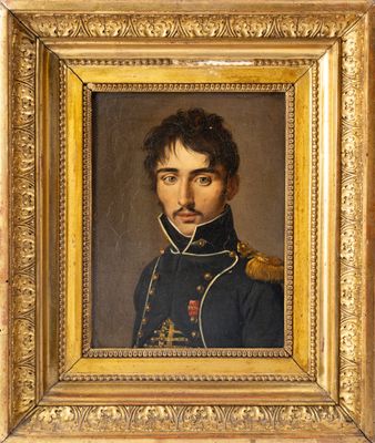 un tableau représentant un homme en uniforme militaire, dans un cadre doré