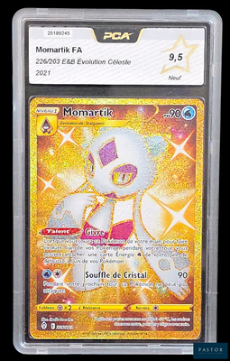 gros plan d'une carte pokemon sur fond noir