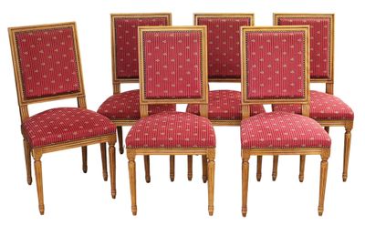 Suite de 6 CHAISES en bois fruitier mouluré et cannelé, garn…