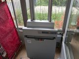 une machine placée au milieu d'une pièce