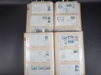 2 énormes classeurs de plus de 577 lettres et cartes de ST P…