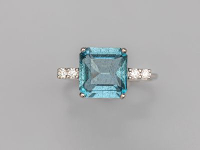 une bague aigue-marine et diamant