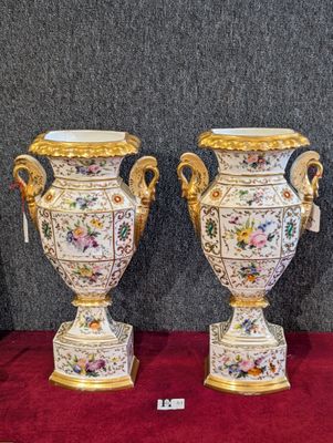 Paire de vases Charles X, forme balustres en porcelaine de P…