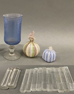 a lot of glass items that are on the table