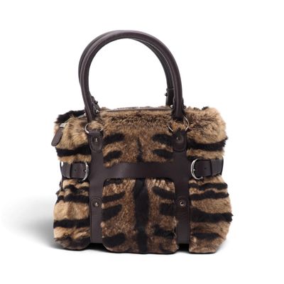 un sac à main marron et noir orné d'un motif zébré