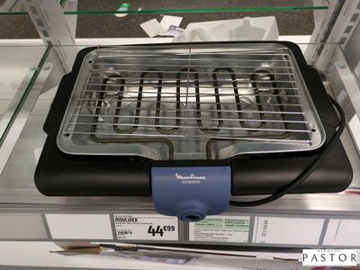 une photo d'un barbecue exposé dans un magasin