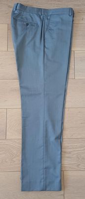 Pantalon tergal gris clair. Occasion en l’état.