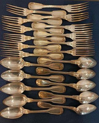 12 fourchettes et 10 cuillères en métal argenté, modèle raie…