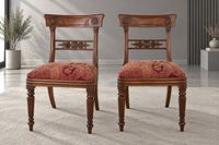 Paire de chaises en acajou et placage d'acajou, le dossier s…
