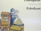 un livre sur lequel figurent toute une série d'éléments