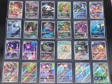 il y a plein de cartes Pokémon différentes dans la boîte