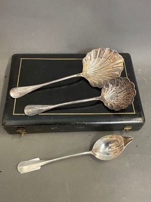 Cuillère de service à fruits en métal argenté ajjouré - Photo 1