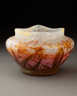 DAUM à Nancy. VASE à panse aplatie et col de section carrée … - Photo 1