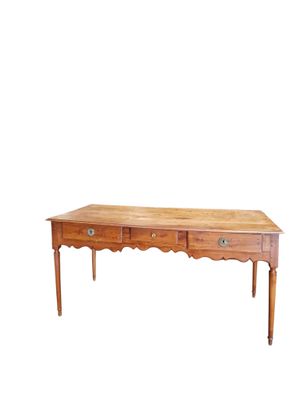l'image d'une table en bois surmontée de deux tiroirs
