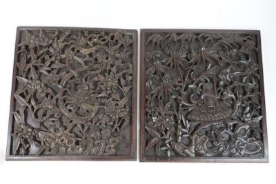 VIETNAM - Vers 1900. Deux panneaux en bois sculptés, l'un d'…