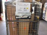 un chariot sur lequel sont posées quelques boîtes
