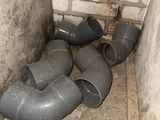 a bunch of pipes that are in the corner of a room