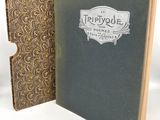 un vieux livre ouvert pour en montrer l'intérieur