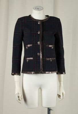 an image of a mannequin mannequin with a jacket on it