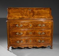 Commode scribanne à façade galbée, en bois de placage dans d… (photo 2)