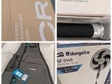 quatre images différentes représentant un microphone et une boîte contenant un microphone