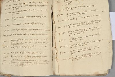 REGISTRE MÉDIÉVAL. Manuscrit de 89 feuillets (50 pages écrit…