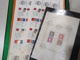 une photo d'un plateau vert avec des timbres et une photo d'un homme