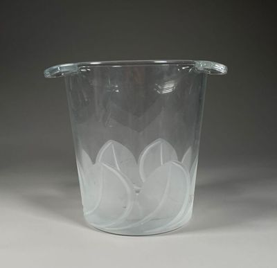 J. G. DURAND. SEAU à glaçons à décor de pétales dépolies