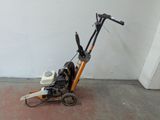 une petite machine posée sur le sol